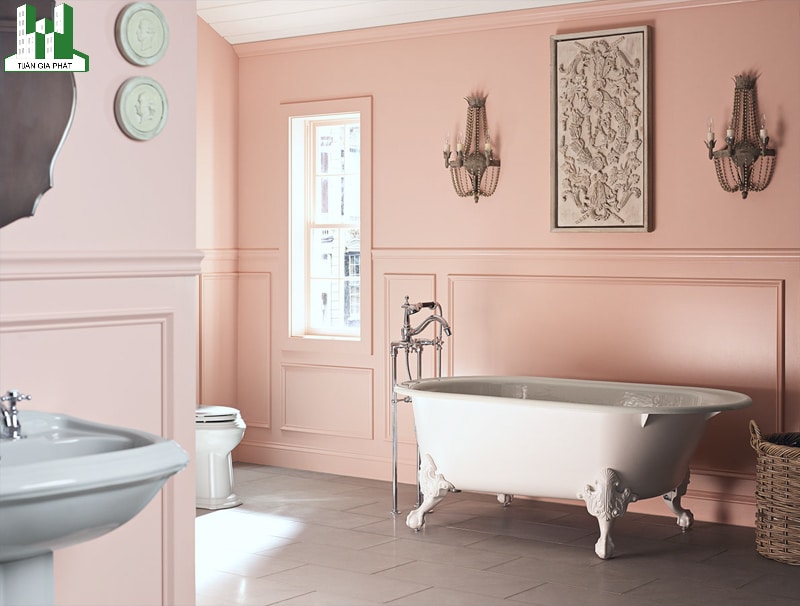Thiết kế phòng tắm phong cách cổ điển có mái che màu hồng hoặc khăn che nắng